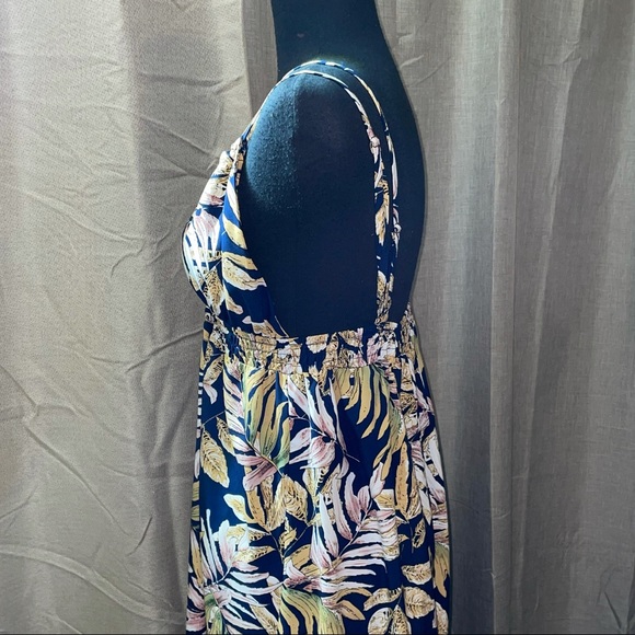 Tropical Maxi Dress - Picture 6 of 8